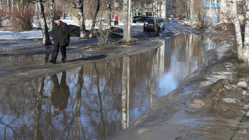 Весна в Архангельске: из года в год лужи не переводятся