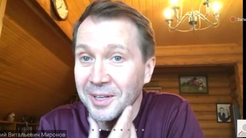 Актёр Евгений Миронов поздравил бабушек из посёлка Савинский с ...