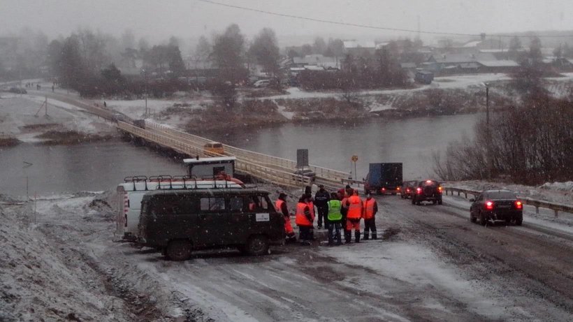 На ваге вельск. ЧП Вельск Архангельская область. Подолян Вельск мост.